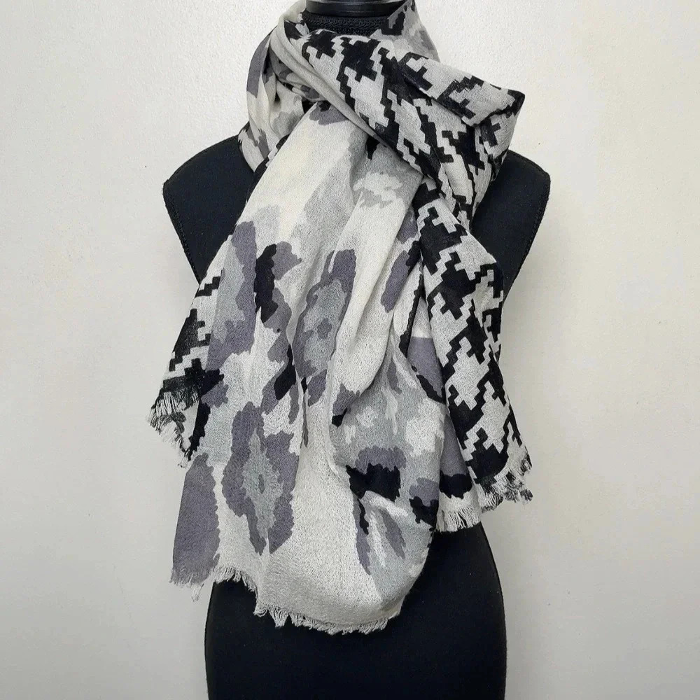Lord & Taylor Womens One Size Wool Abstract Black White Scarf